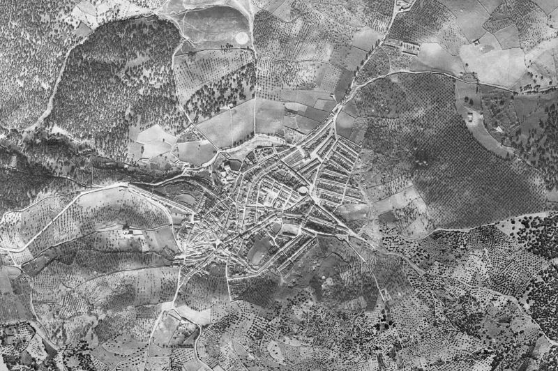 Ortofoto de 1956-1957 del núcleo de Fuentes de León