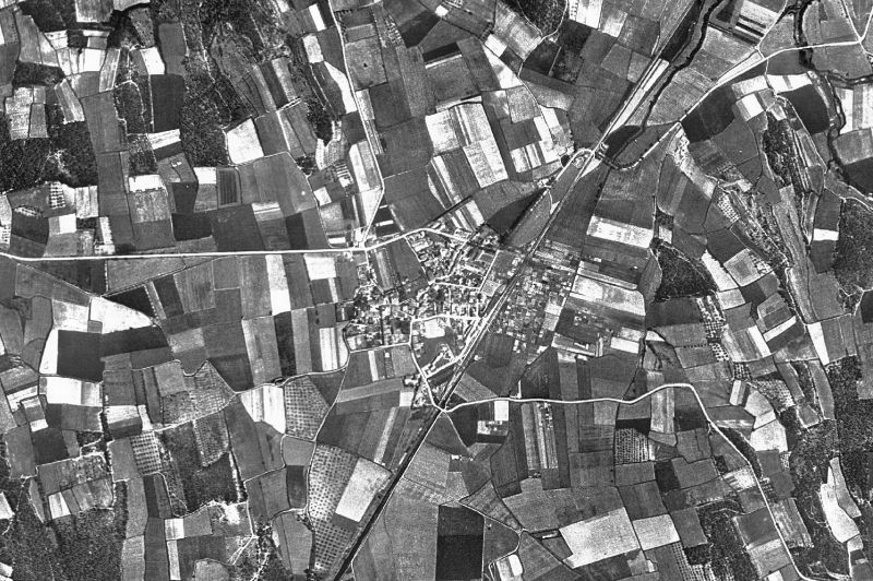 Ortofoto de 1956-1957 del núcleo de Saus, Camallera i Llampaies