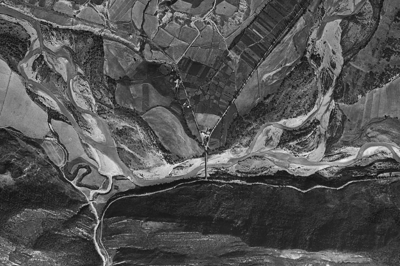Ortofoto de 1956-1957 del núcleo de Puente la Reina de Jaca