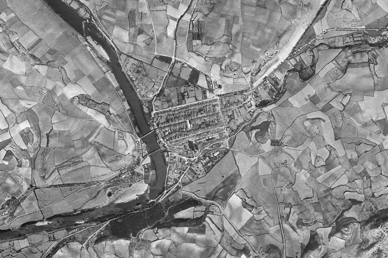 Ortofoto de 1956-1957 del núcleo de Puente la Reina/Gares