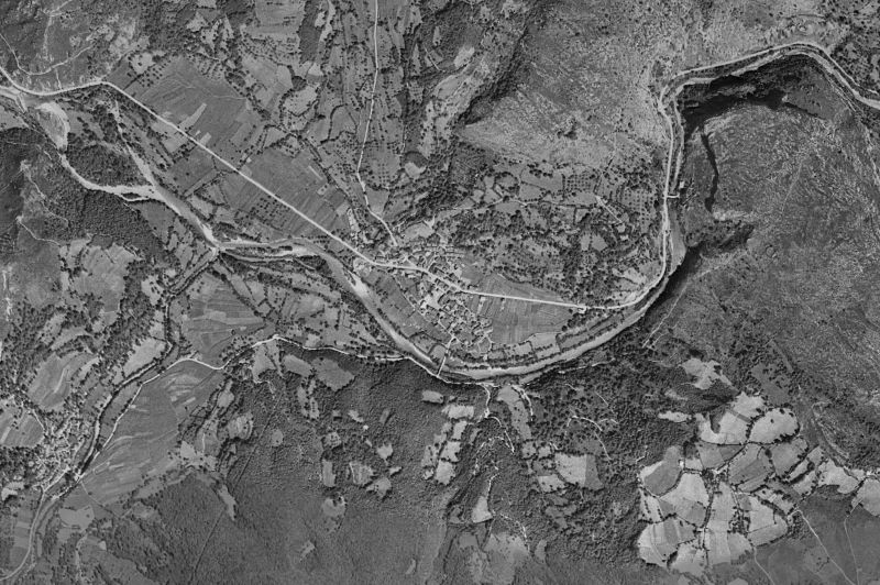 Ortofoto de 1956-1957 del núcleo de Sobrescobio