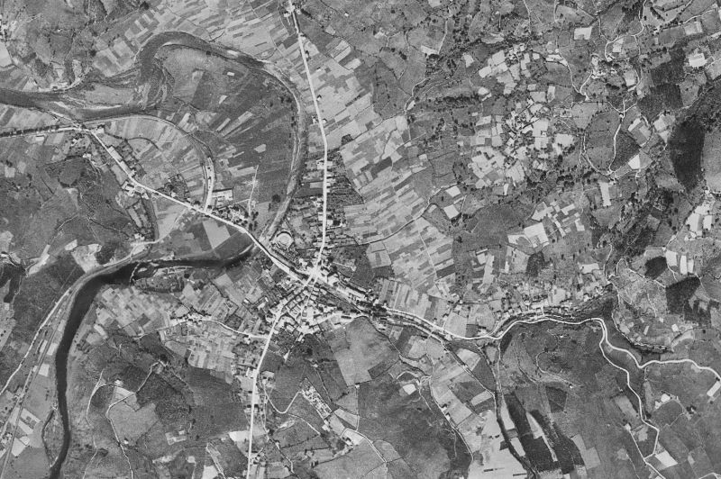 Ortofoto de 1956-1957 del núcleo de Ampuero