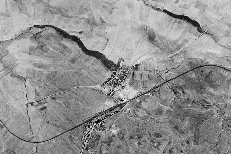 Ortofoto de 1956-1957 del núcleo de Ortigosa de Pestaño