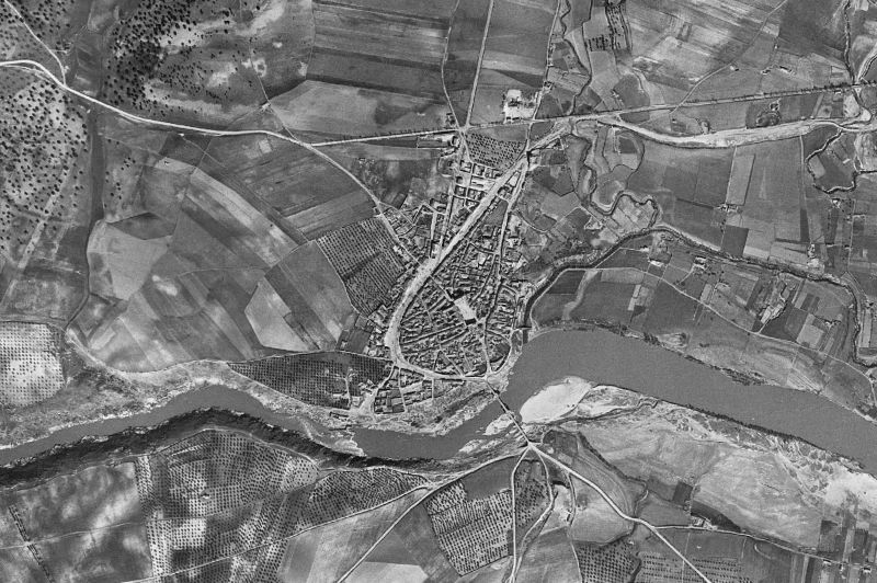 Ortofoto de 1956-1957 del núcleo de El Puente del Arzobispo
